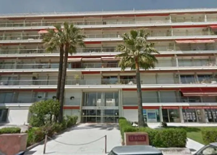 Le Marly En Face Des Plages Apartment