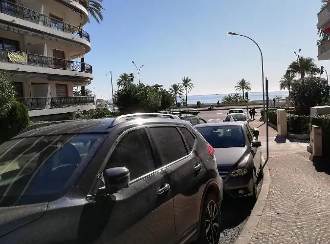 Le Marly En Face Des Plages Apartment